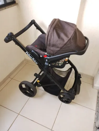 Carrinho bebê Fisher-Price Hero com bebê conforto