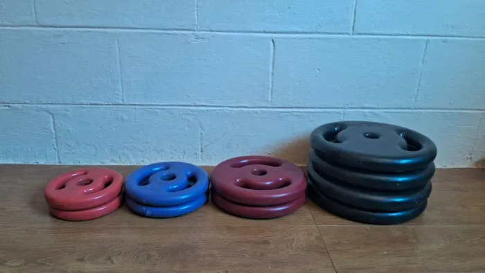 Kit 60KG de anilhas + Barras + Banco