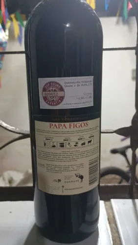 Vendo uma caixa de vinho , Papas Figos Douro 750 M