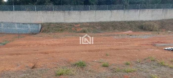 Terreno à venda no condominio Lago dos Pássaros.