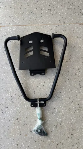 Baú GIVI 45L + suporte YAMAHA XMAX 250
