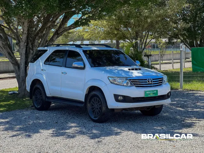 Toyota Hilux SW4 SRV D4-d 4X4 3.0 TDI Dies. AUT 2013