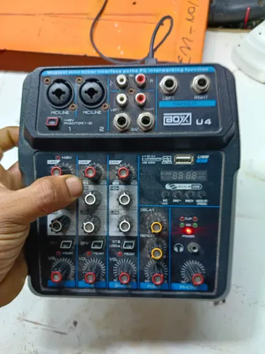 MESA DE SOM COM BLUETOOTH 