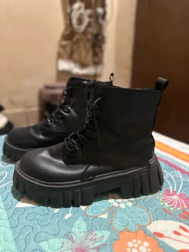Coturno estilo militar