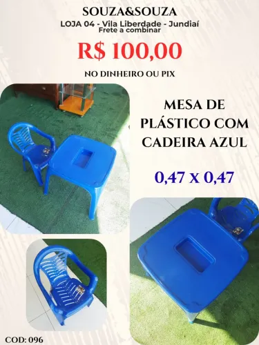Mesinha de plástico com cadeira azul