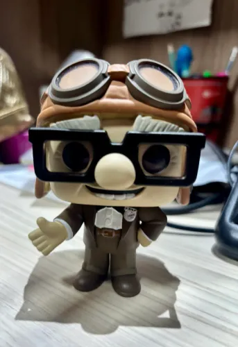 Funko pop carl in aviator hat up 1478