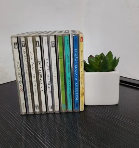 CDS LEGIÃO URBANA E RENATO RUSSO (UNIDADE OU COMBO)
