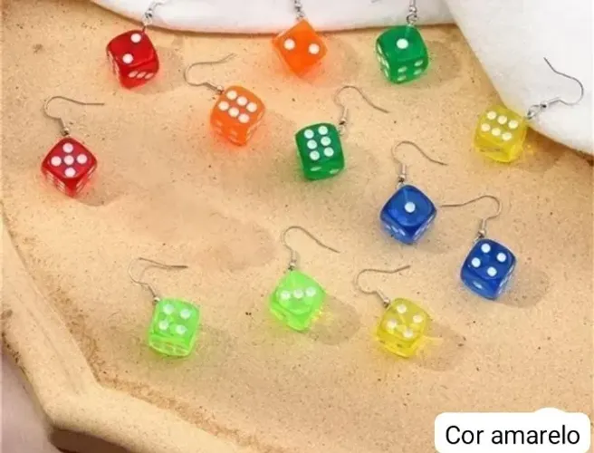 Brinco Dados Amarelo Kawaii Fofo Divertido