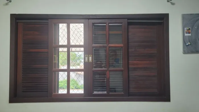 Janela de Madeira ( 2,00 X 1,10 )