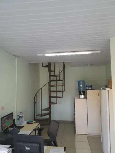 Loja arejada 36m², B. Caiçara, c/ mezanino 2 andares, vg estacionamento, SFH.