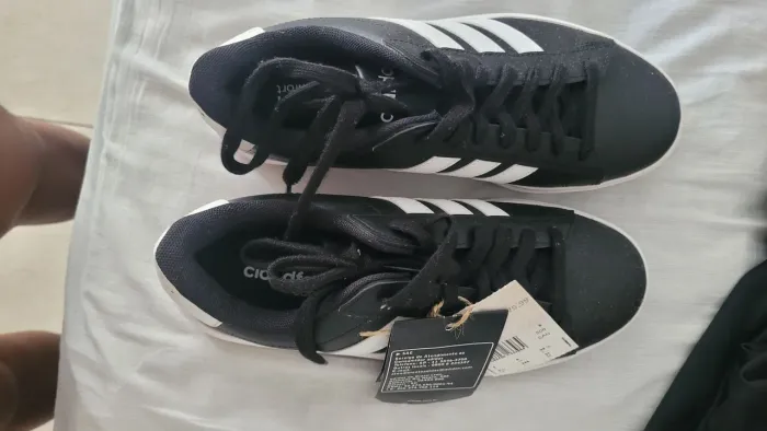 Tênis adidas