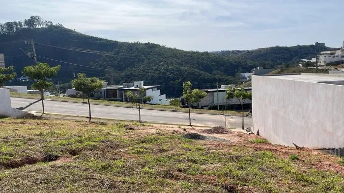 Terreno em Condomínio Fechado com Topografia Plana e Excelente Potencial Construtivo | Est