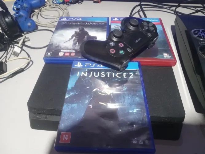 Ps4 com 6 jogos  completo vendo ou troco 