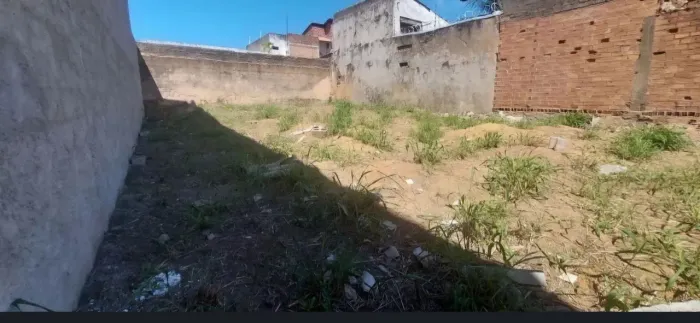 TERRENO À VENDA