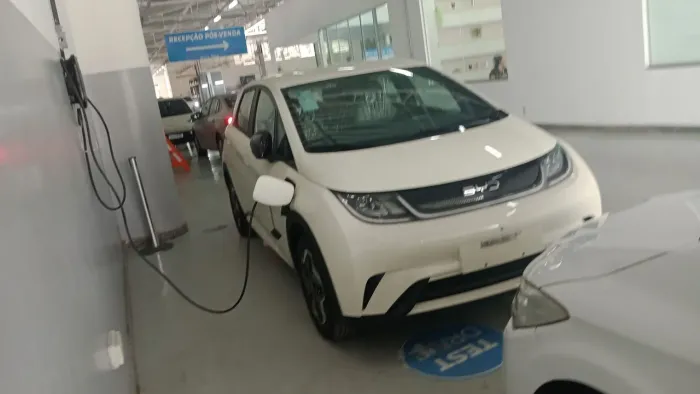 BYD Dolphin EV (Elétrico) 2025