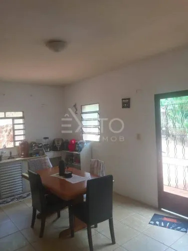 Chácara à Venda, 2.000M² Terreno, 210M² Construção, 3 Domitórios, 3 Banheiros, Vagas 8, R$