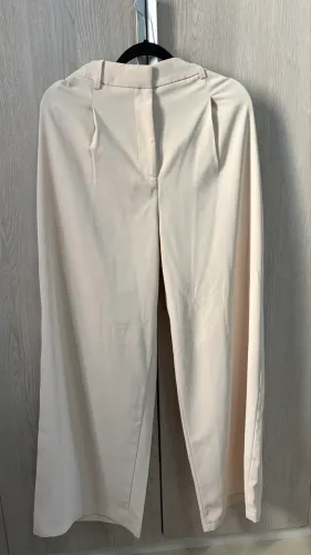 Calça alfaiataria pantalona bege g shein