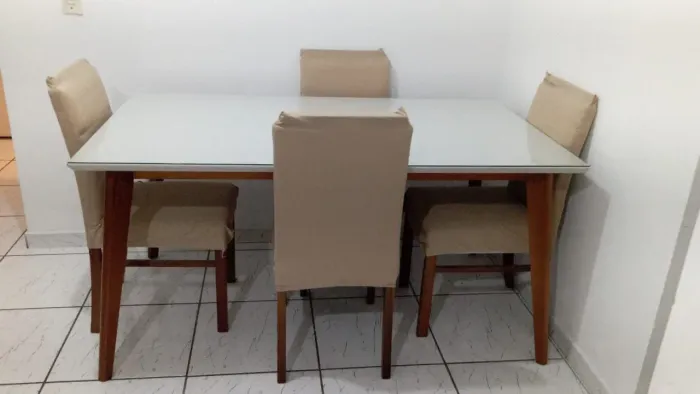 Mesa para 6 Tampo de Vidro 4 cadeiras