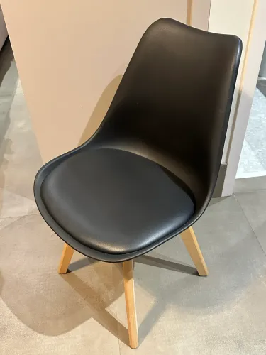 Cadeira Eames Estofada Preta