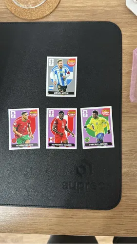 5 figurinhas legends nova