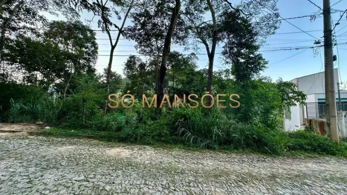 Lote à Venda no Condomínio Ville de Montagne, Nova Lima/MG  1.210m² com Vista para a Mata.