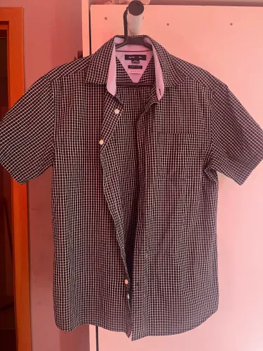 camisa quadriculada manga curta