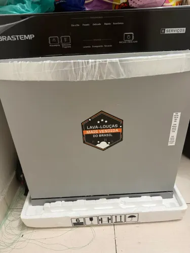 Máquina lava e seca louça