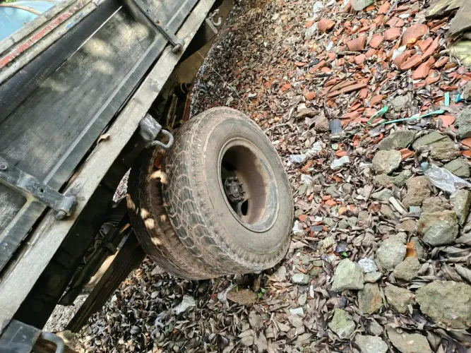 Caminhão 608
