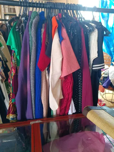 Lote de peças de roupas femininas variados