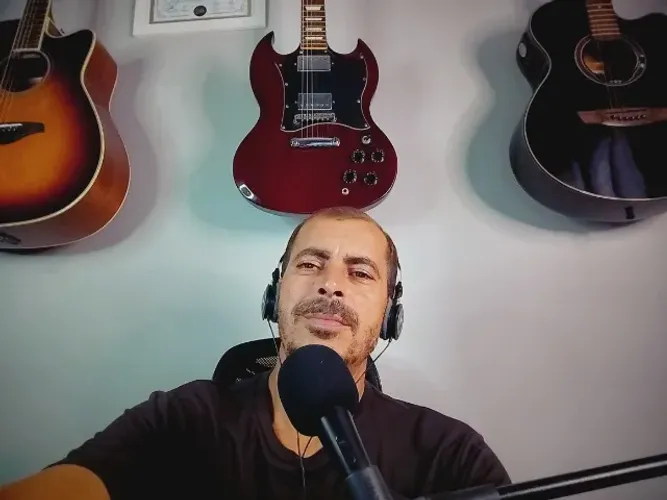 Sou professor de canto e estou abrindo vagas para aulas online. Estou oferecendo diagnósti