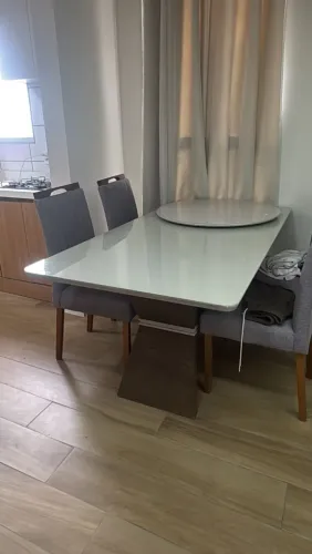 Conjunto de mesa e 4 cadeiras