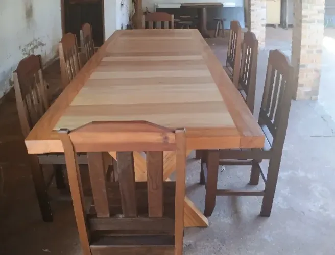 MESA PEROBA ROSA E CADEIRAS IMBUIA