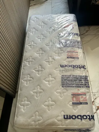 Colchão Itália umaflex solteiro mola ensacada em ótimo estado