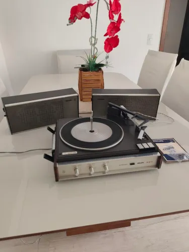 Vitrolinha Philips Stereo 06GF447