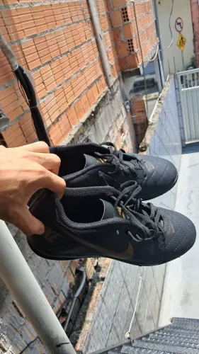 Vendo chuteira pra sintético (zerada)