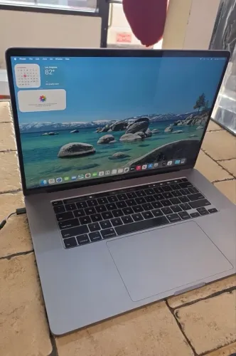 MacBook Pro 16 polegadas A2141 Intel i9 32GB RAM 512GB SSD 8GB de vídeo - usado