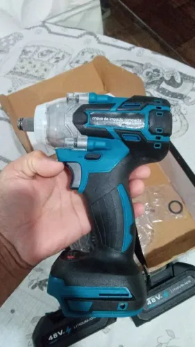 Vendo chave de impacto compacta que é parafusadeira.