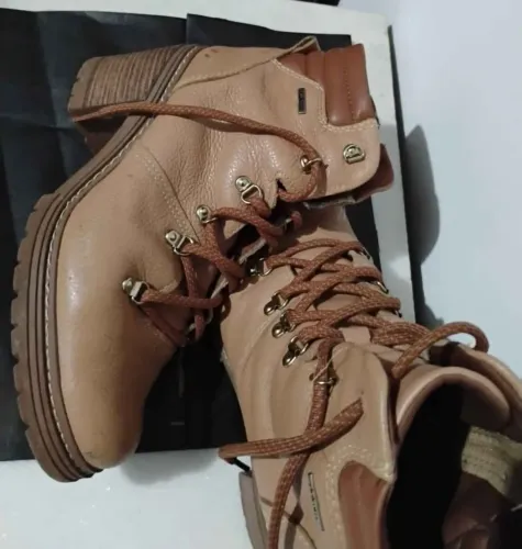 Bota de couro Dakota tamanho 40