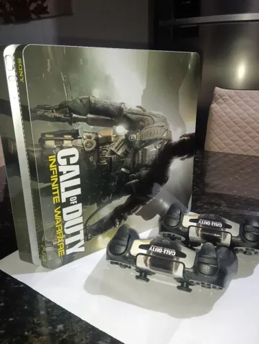 PS4 Slim exemplar Call Of Duty 
