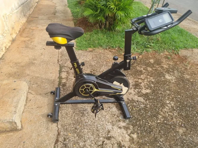 Vendo bicicleta PLE 2311, semi nova, tudo funcionando