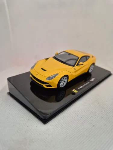 Miniatura Ferrari F12 Berlinetta - Escala 1/43 - Hotwheels