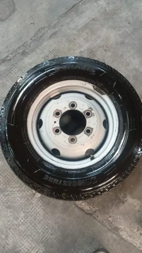 Roda com pneu para iveco 255/75/16