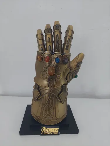 Manopla do thanos Avengers escala 1/1 sem caixa
