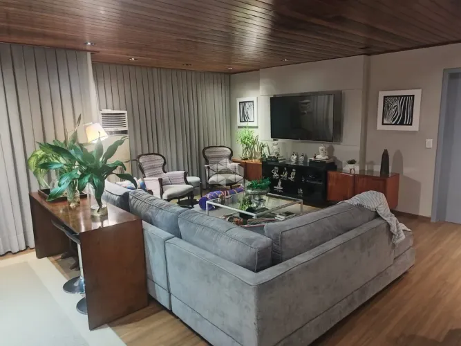 COBERTURA COM 5 QUARTOS SENDO 3 SUÍTES PISCINA PRIVATIVA E VISTA PANORÂMICA À VENDA NO CEN