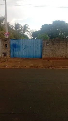 Terreno de quase 1500 metros quadrados no munícipio de Pirassununga com uma edícula