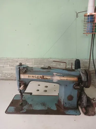 Máquina de costura Singer industrial reta