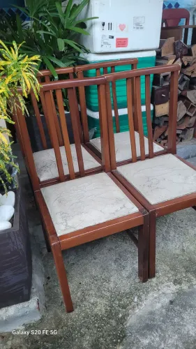 4cadeiras de madeira PARA RESTAURAR 180,00 