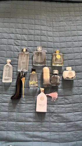 Frascos de perfumes vazios 
