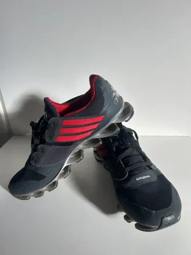 Chuteira Adidas número 37