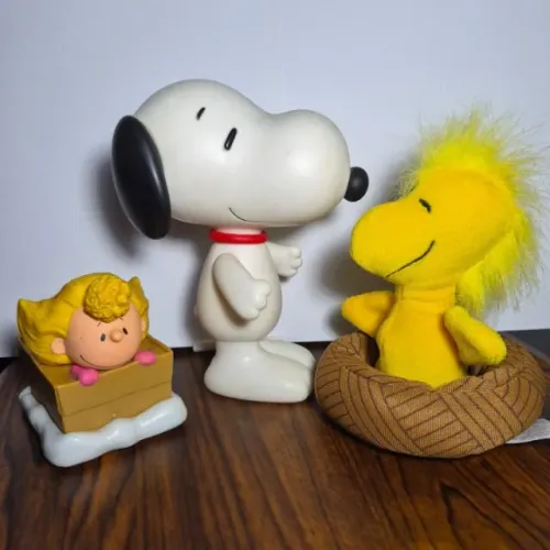 Lote Snoopy, Woodstock e Sally Brown, antigos e promocionais do McDonald's